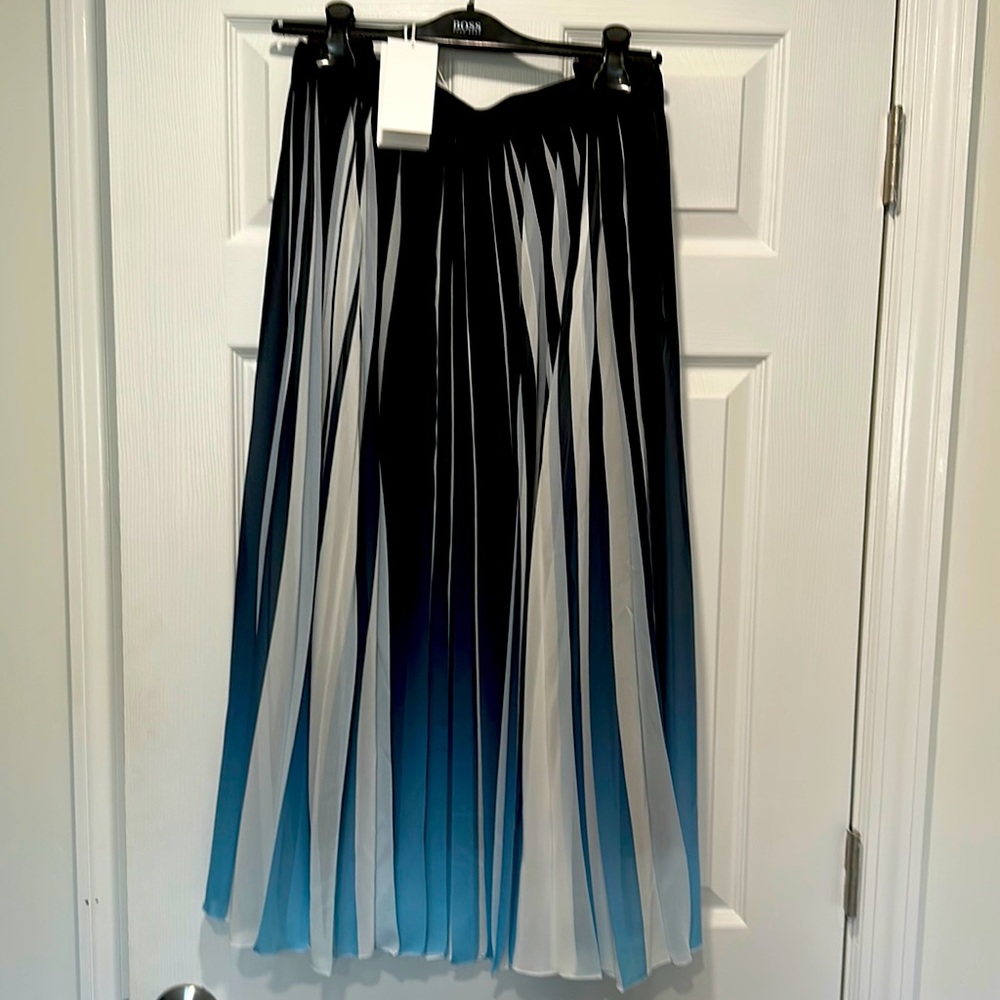 HUGO BOSS pleated skirt
